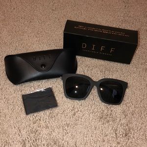 DIFF eyewear Bella Sunglass in Matte black